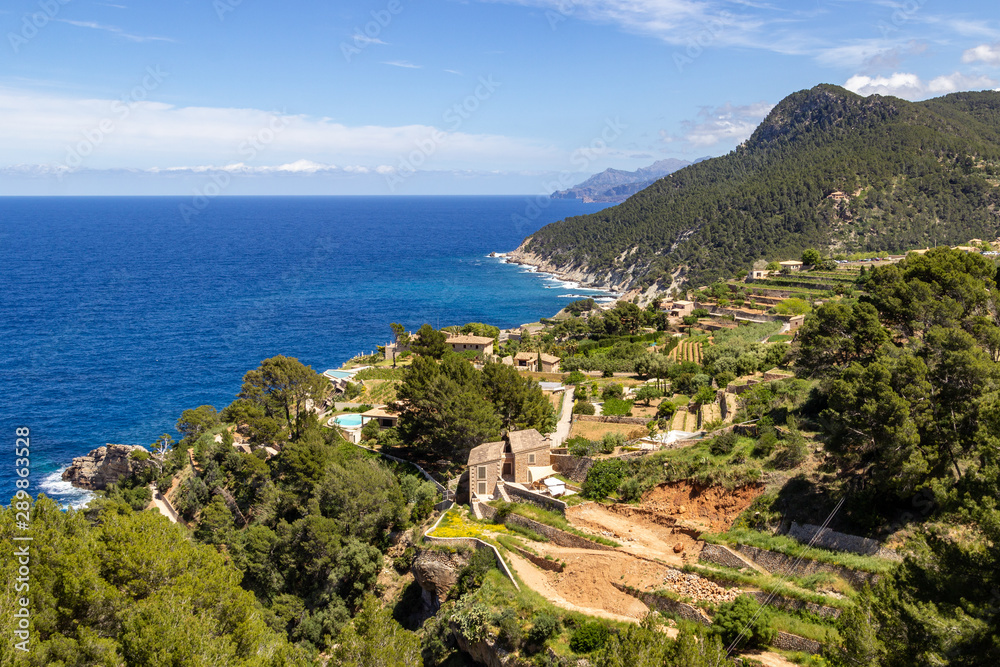 Aussicht auf den Küstenstreifen im Norden von Mallorca vom Aussichtspunkt Torre des Verger zwischen Bayalbufar und Andratx