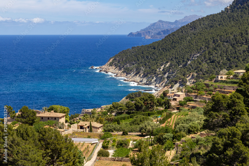 Aussicht auf den Küstenstreifen im Norden von Mallorca vom Aussichtspunkt Torre des Verger zwischen Bayalbufar und Andratx