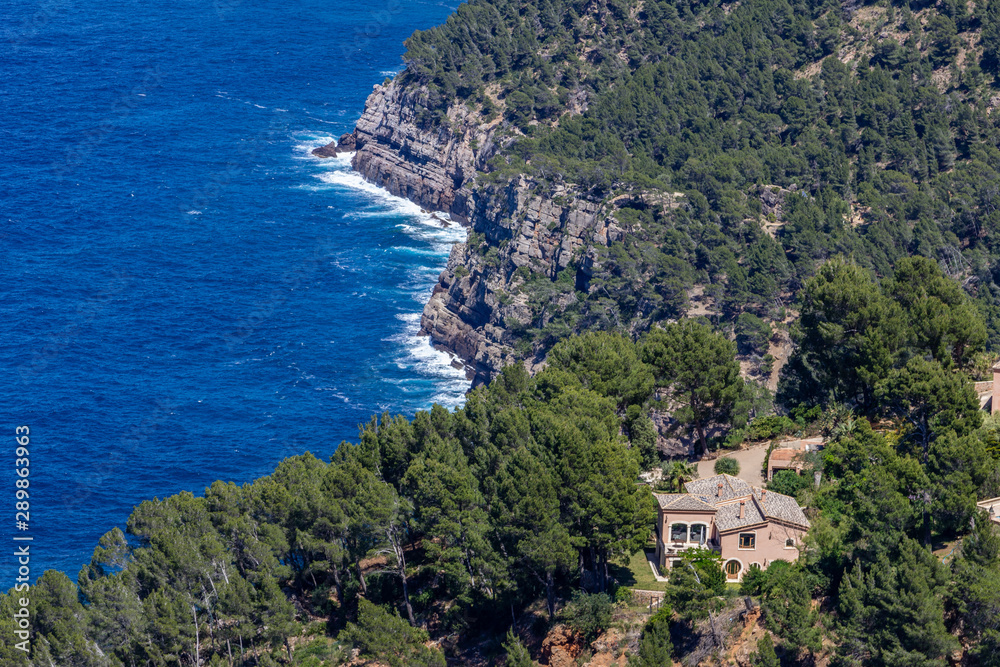 Aussicht auf den Küstenstreifen im Norden von Mallorca vom Aussichtspunkt Torre des Verger zwischen Bayalbufar und Andratx