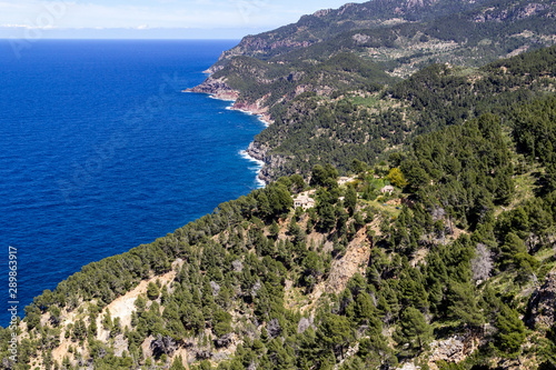 Aussicht auf den Küstenstreifen im Norden von Mallorca vom Aussichtspunkt Torre des Verger zwischen Bayalbufar und Andratx © Reiner
