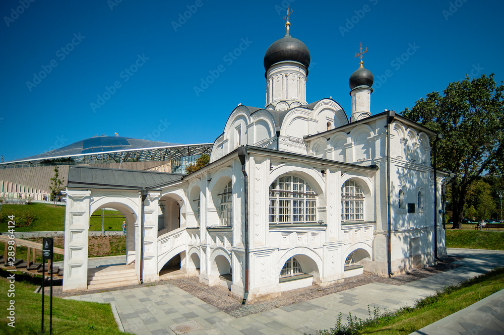 Obraz premium The stone building of one of the oldest communal churches in Moscow appeared in the middle of the 16th century. Previously, a wooden church stood on this site. 