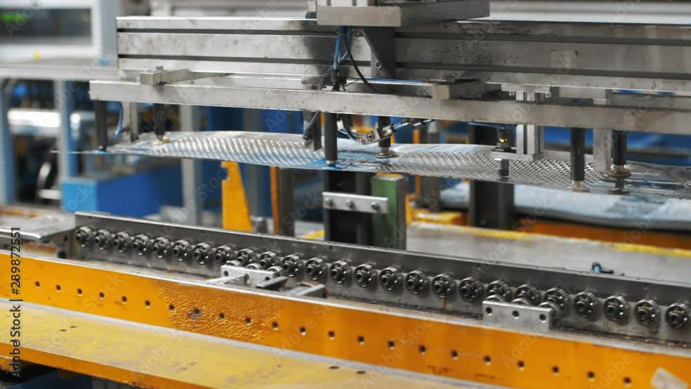 Automatical manipulator shifting perforated metal sheets for washing