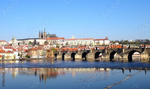 Vue sur le château de Prague et le pont Charles