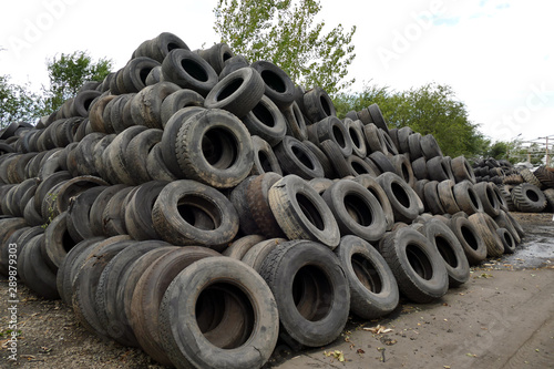 Pile of Old car Tires / Tire Recycling Plant