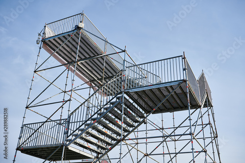 Metallic scaffolding tower