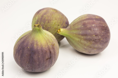 group of whole fresh figs