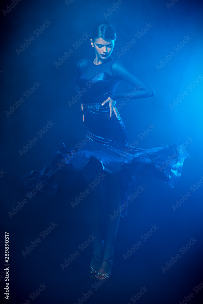 Fototapeta premium misterious dance in smoke