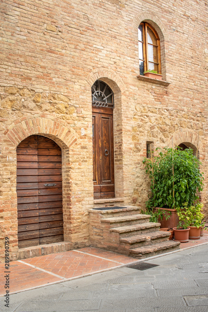 Pienza, Val D'Orcia, Tuscany, Italy: tipycal home facade