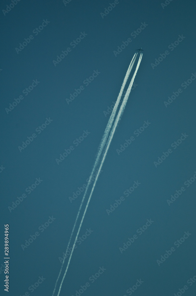 high altitude aircraft with inversion track high altitude aircraft with inversion track