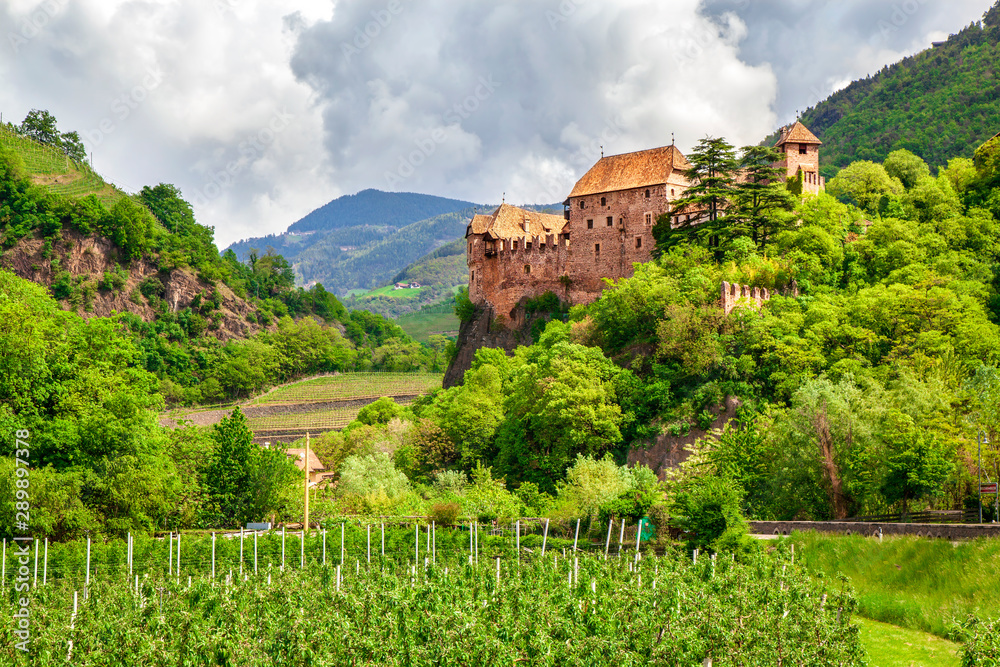 Φωτογραφία Castel Roncolo (Runkelstein Castle) is a medieval fortification near the city of Bolzano in South Tyrol, Italy