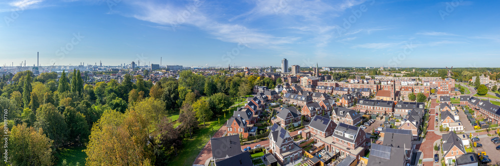 Φωτογραφία Vlaardingen, The Netherlands - septemberr 2019: Panoramic view of the town of Vl