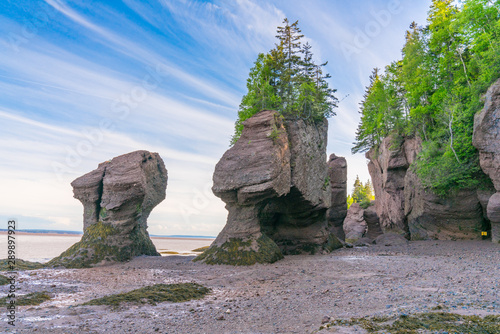 Formacje skalne w Hopewell Rocks Park, New Brunswick