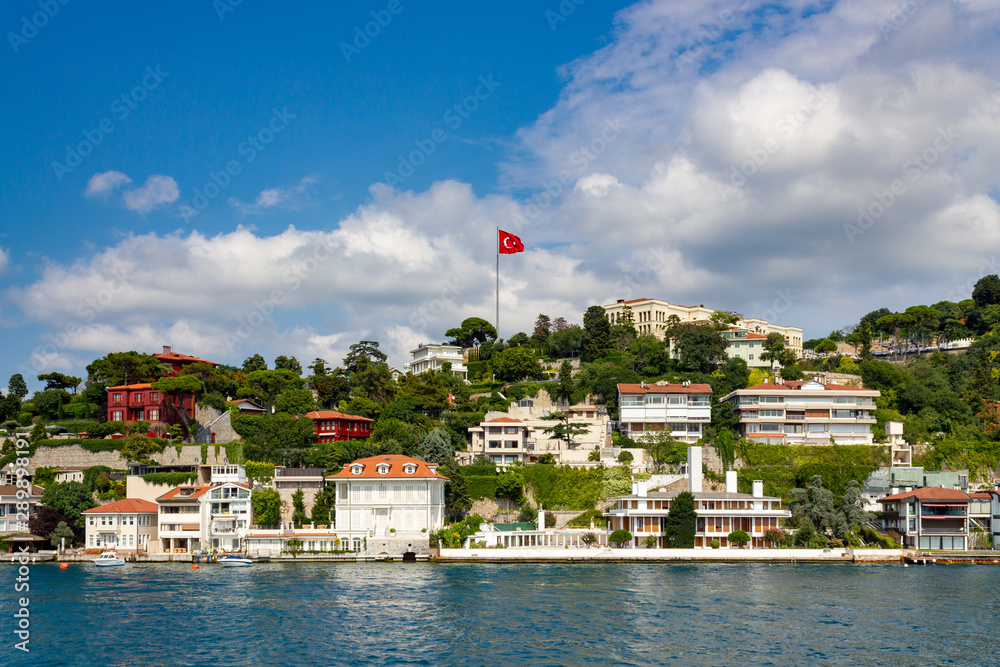 Ταπετσαρία Houses on the shore of Istanbul Bosphorus sea. Turkey