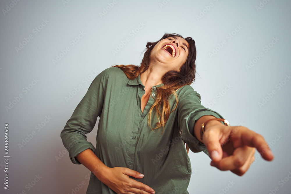 Εκτύπωση καμβά Young beautiful woman wearing green shirt standing over grey isolated background