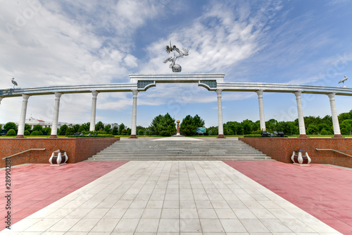 Fototapeta Naklejka Na Ścianę i Meble -  Independence Square - Tashkent, Uzbekistan