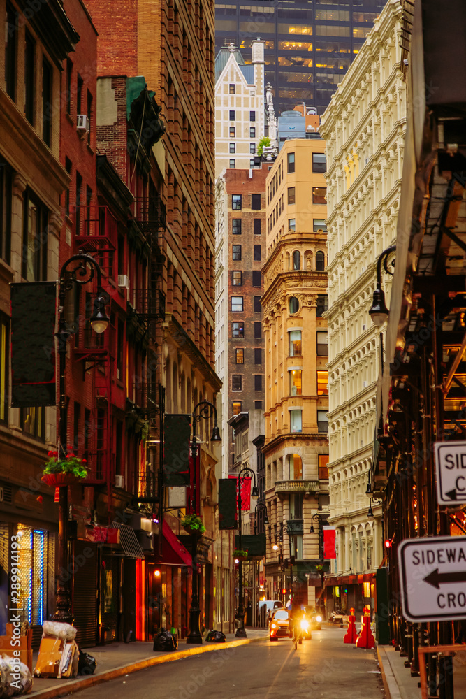 Obraz premium Narrow street of Wall Street District in New York City