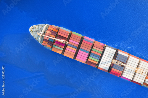 Large container ship sailin...