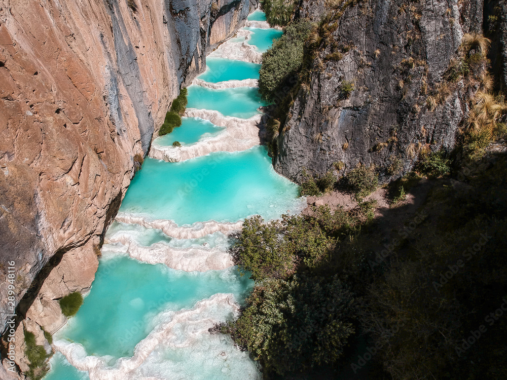 Águas Turquesas de Millpu no Peru