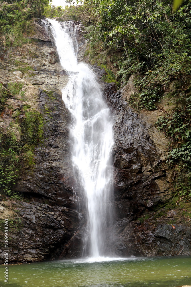 Obraz premium Sous cascade