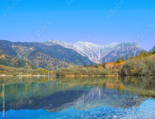 Fototapeta Naklejka Na Ścianę i Meble -  Kamikochi mountain autumn and lake, Nagano Japan