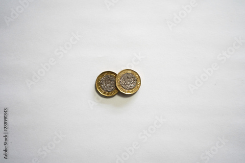 Group on UK one poind coins photo