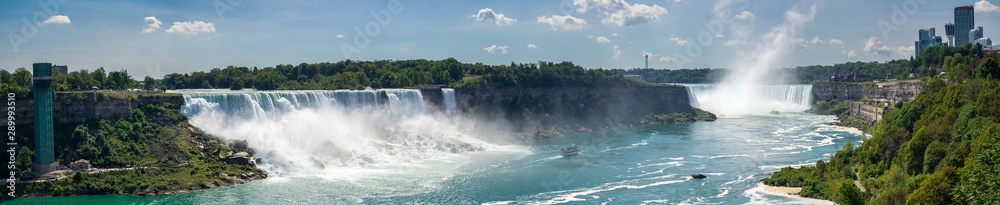Panorama der Niagrafälle mit American Falls und Horseshoe Falls Panorama der Niagrafälle mit American Falls und Horseshoe Falls