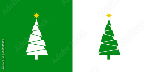 Logotipo con árbol de navidad abstracto triangular con estrella y piezas en verde y blanco