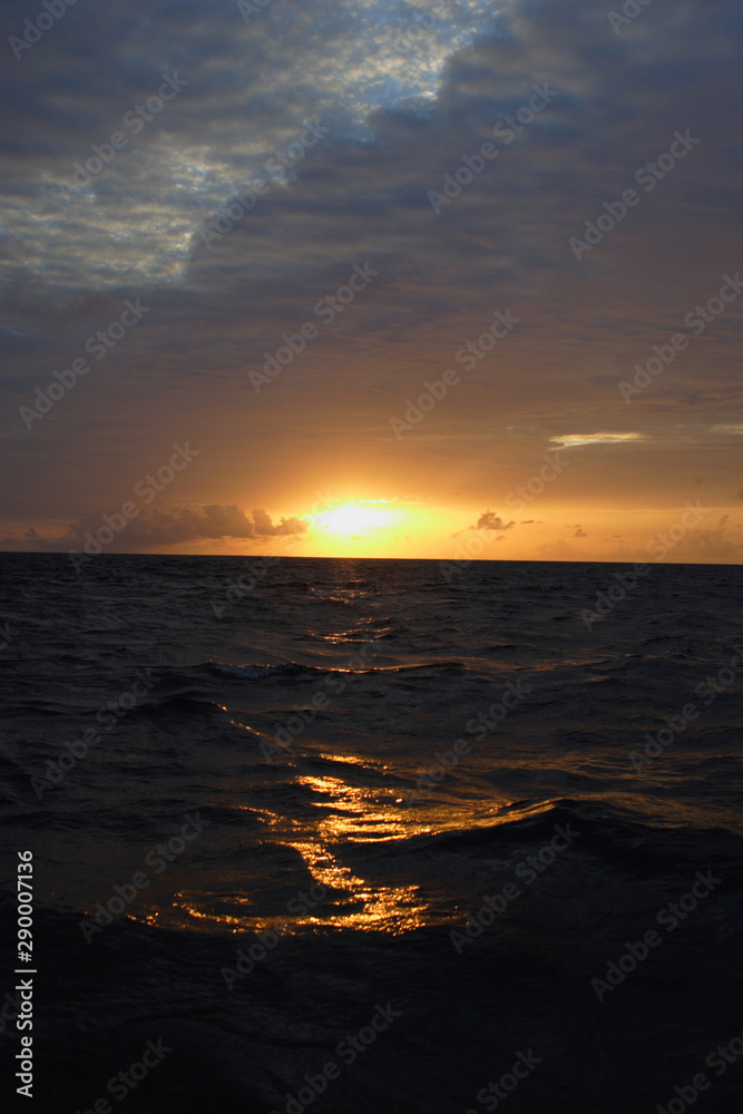 Obraz premium sunset over the sea