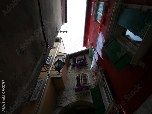 Rovinj, Kroatien: Blick auf verwinkelte Gebäude