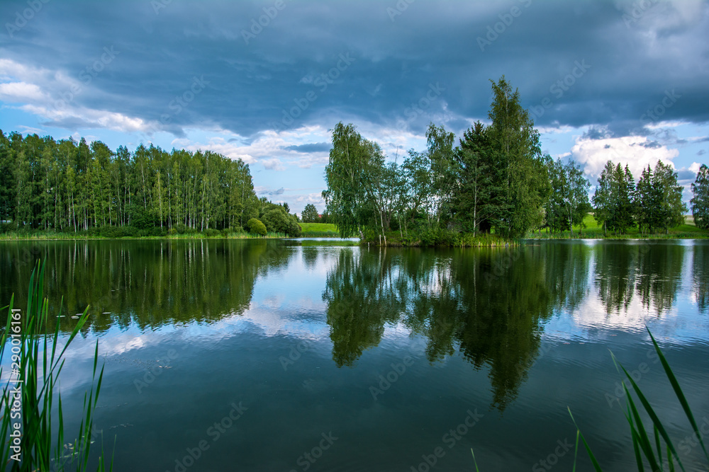 Obraz premium Summer day mirrored water lake outdoors