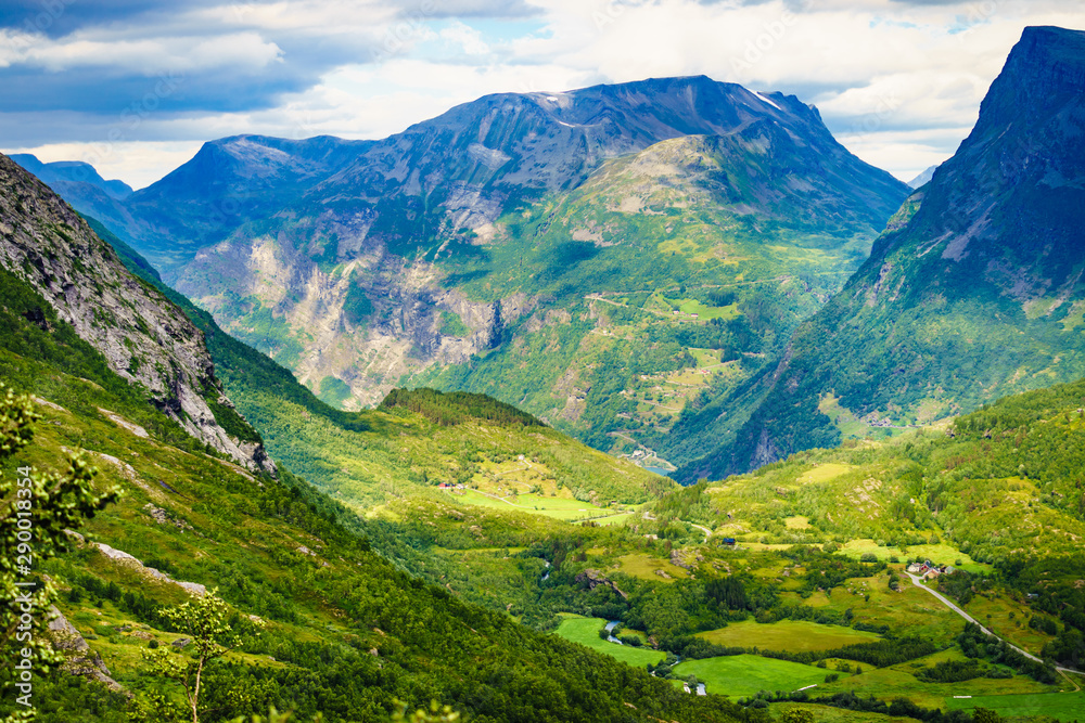 Obraz premium Geiranger valley and eagle road