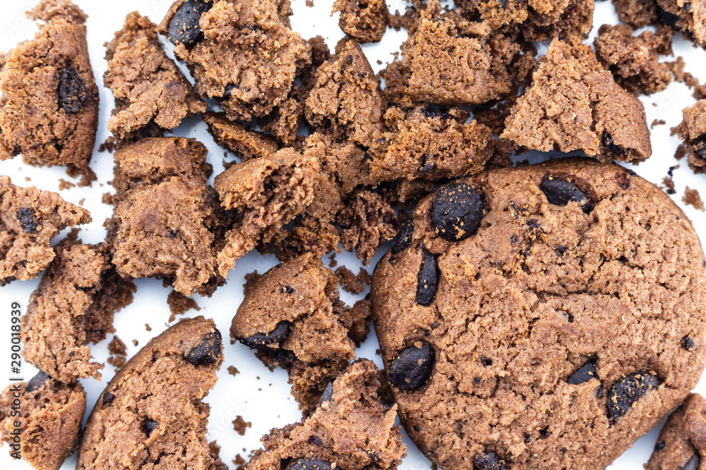 Cookies chocolate broken into fine pieces. Cookies chocolate broken into fine pieces.