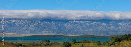 Velebit Gebirgszug mit Wolken, Küstenregion Kroatien, Europa, Panorama
