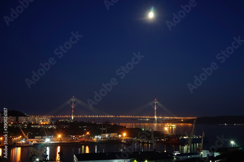 Night landscape with views of the Russian bridge.