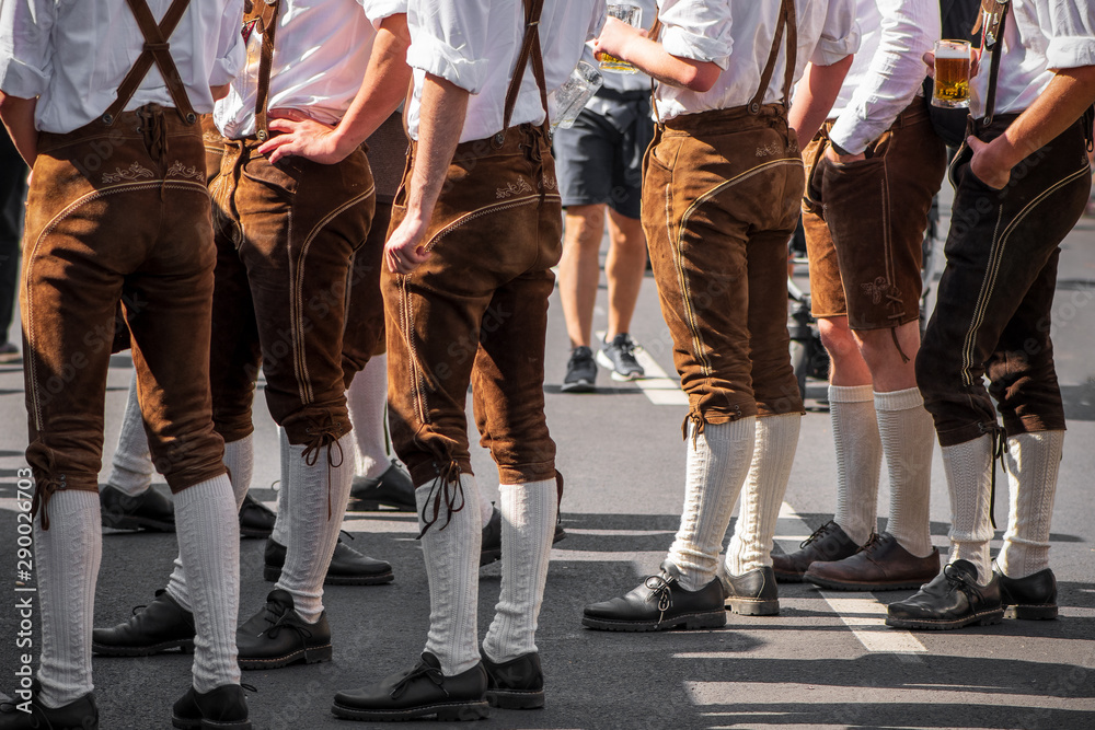 Εκτύπωση καμβά Burschen in Lederhosen