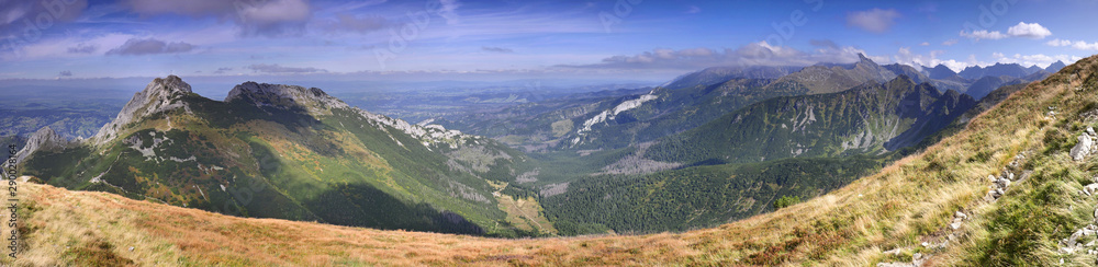Fototapeta premium Panorama - Tatry Zachodnie - widok na Giewont, Dolinę Kondratową,Tatry Wysokie, Halę Kondratową i Przełęcz Kondratową z okolicy Kopy Kondrackiej