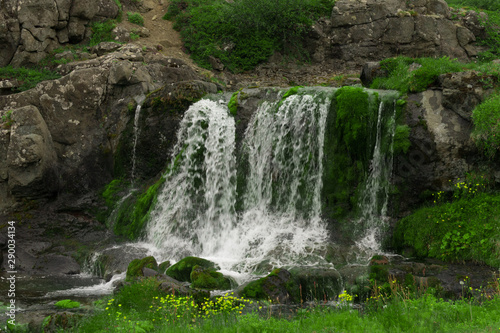 Cascada verde islandia