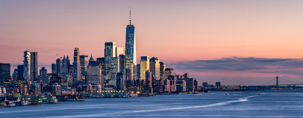 Ingelijste posters Meloenkleur One World Trade Center New York  © eyetronic