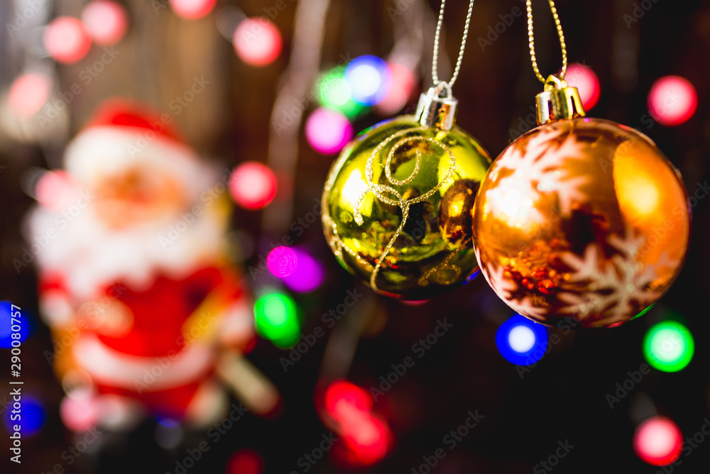 Obraz premium christmas balls on red background