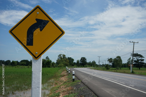 A warning sign curves to guide the road to prevent danger.