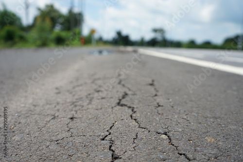 The crack of a longitudinal road