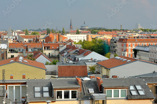 Blick über die Dächer von Berlin-Prenzlauer Berg mit dem dem Kirchturm des Stadtklosters und dem Wasserturm am kollwitzplatz photo