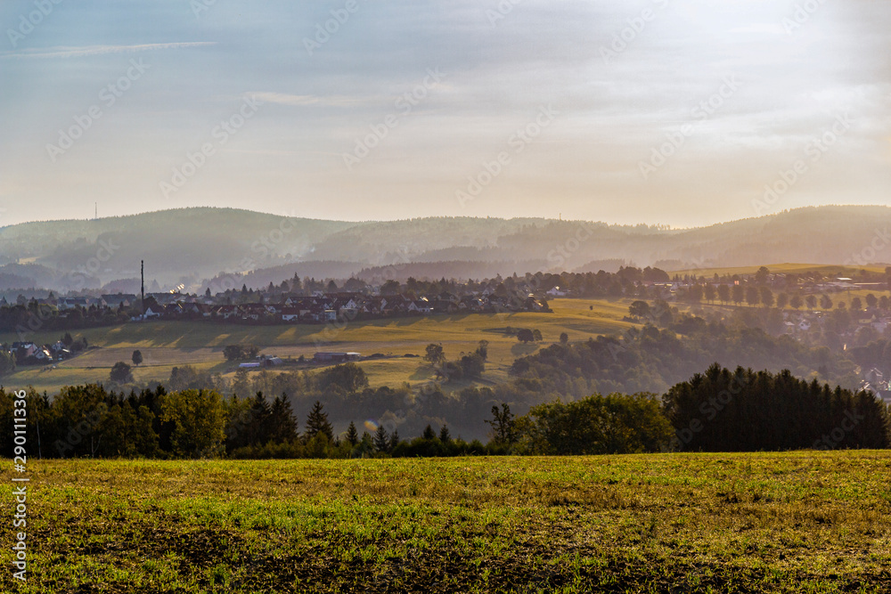 Morgenstimmung über der Kleinstadt Ellefeld im Vogtland Morgenstimmung über der Kleinstadt Ellefeld im Vogtland