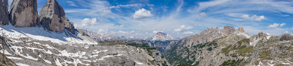 Panorama-Blick auf die Drei-Zinnen-Hochebene Panorama-Blick auf die Drei-Zinnen-Hochebene