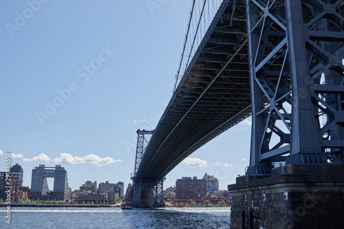 Fototapeta Naklejka Na Ścianę i Meble -  Manhattan bridge from below