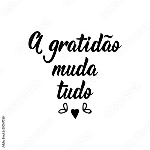 Gratitude changes everything in Portuguese. Ink illustration with hand-drawn lettering.