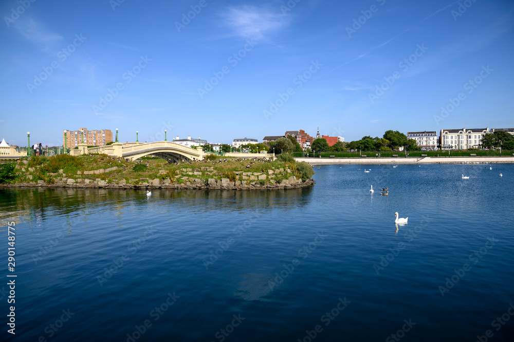 Obraz premium Venetian Bridge at Marine Lake/King's Gardens, Southport, Merseyside.