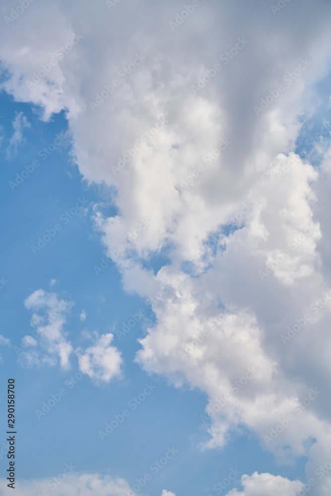 Obraz premium blue sky background with fluffy clouds.