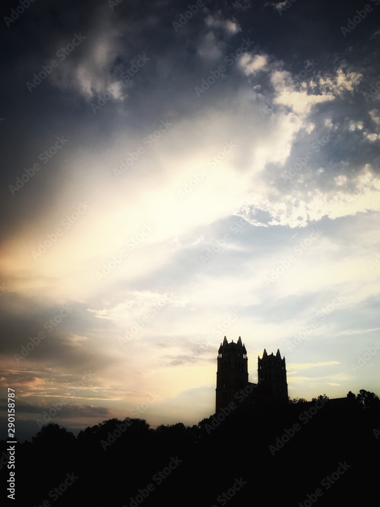 Obraz premium castle at sunset