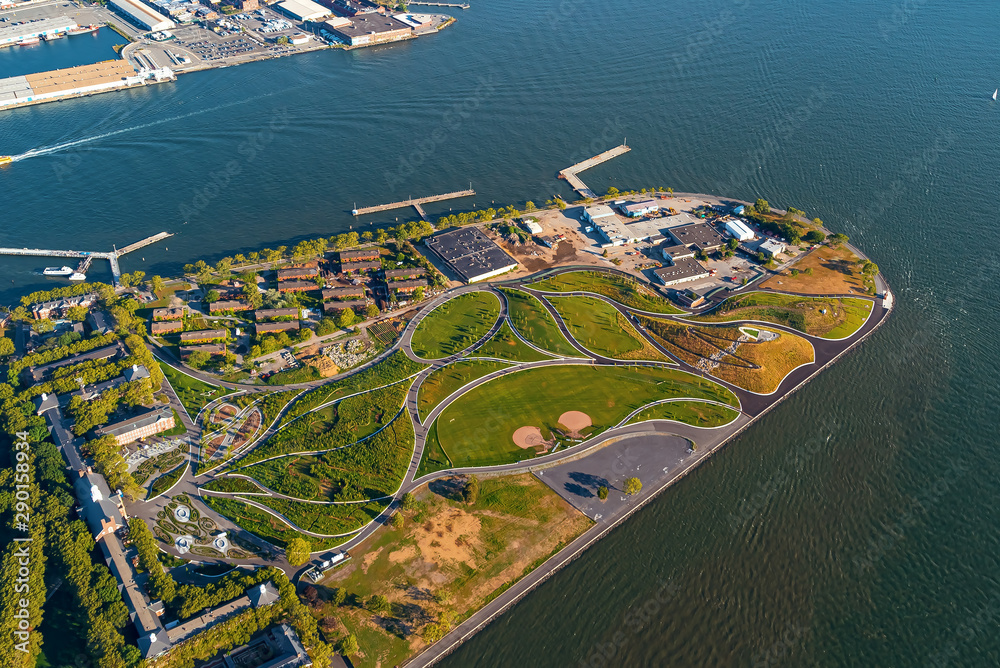 Aerial view of the Governors Island in New York, NY - obrazy, fototapety, plakaty 